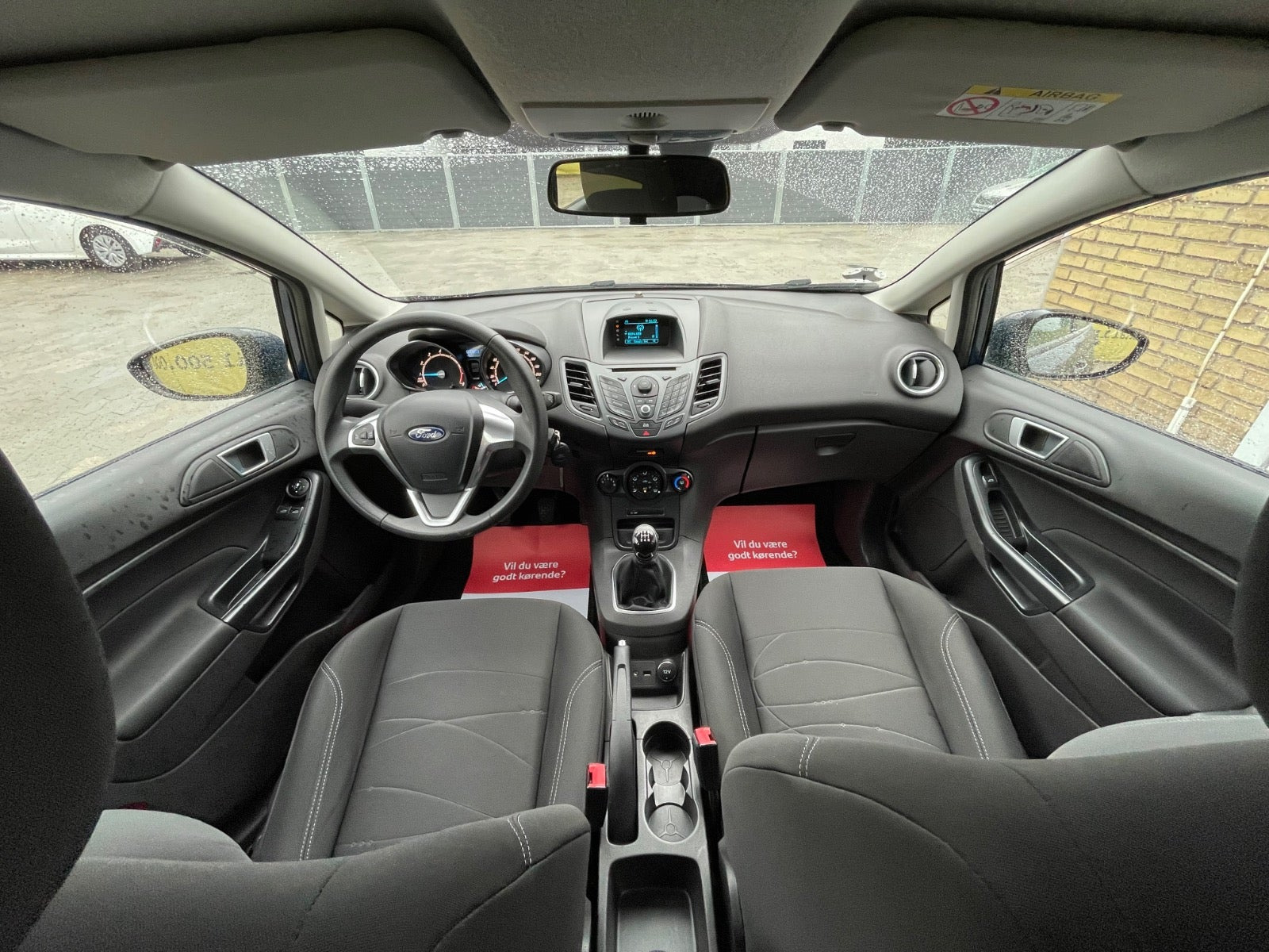 Blå Ford Fiesta fra 2014