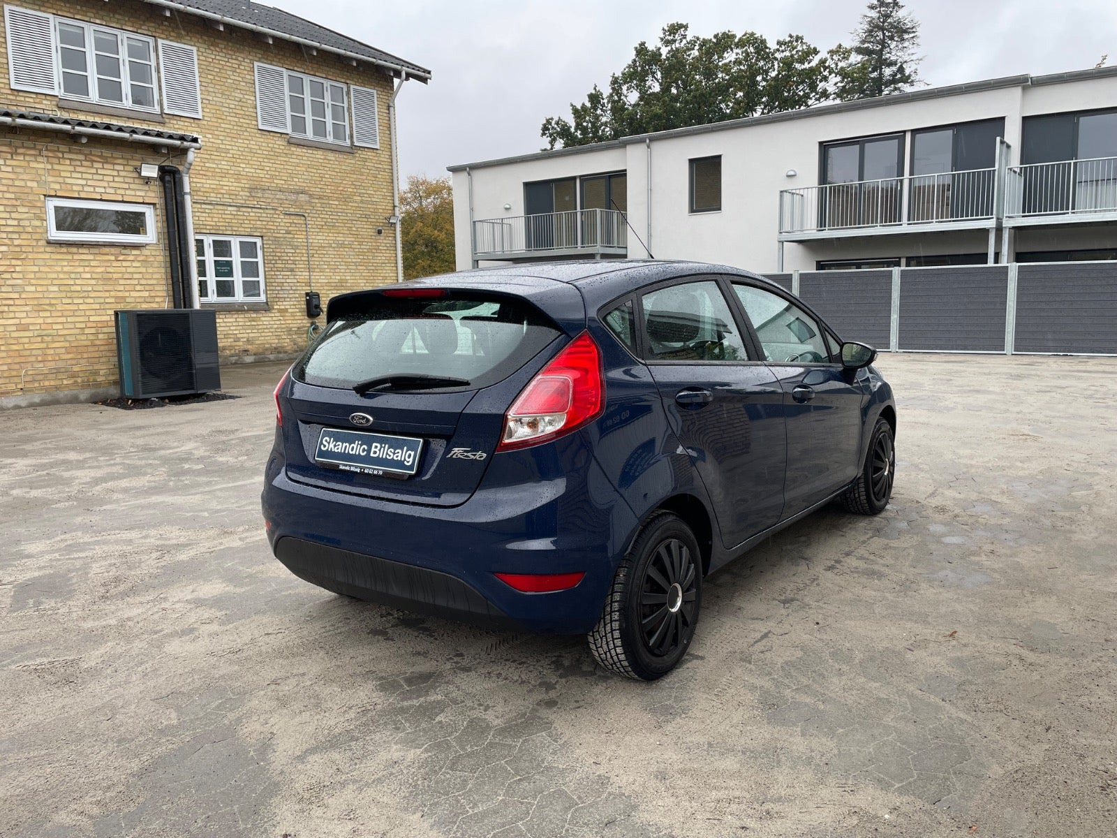 Blå Ford Fiesta fra 2014