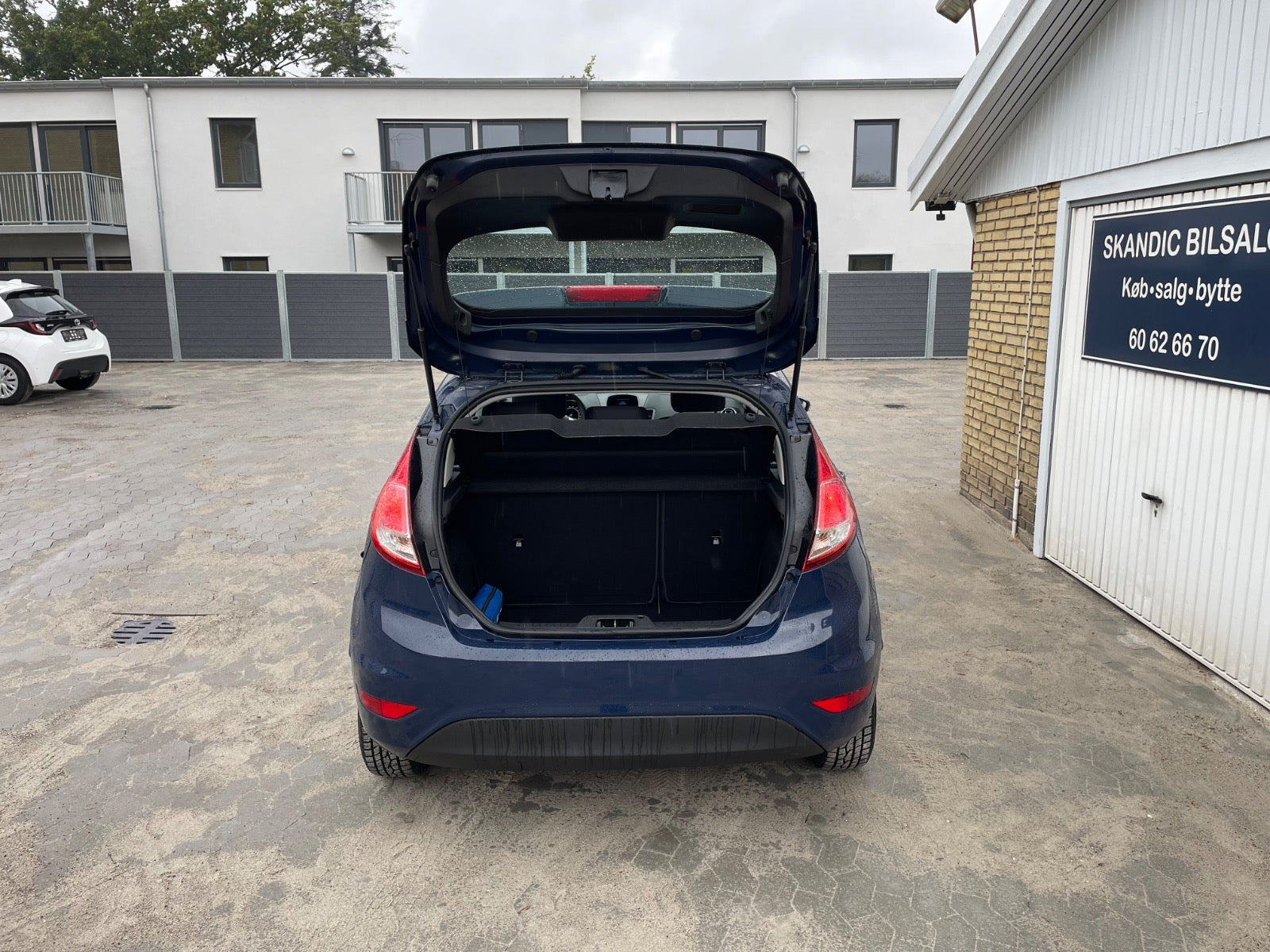 Blå Ford Fiesta fra 2014