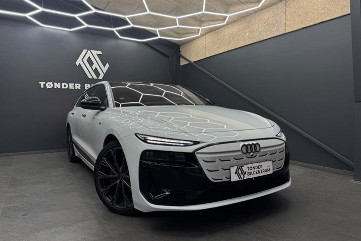 Hvid Audi A6 e-tron fra 2025