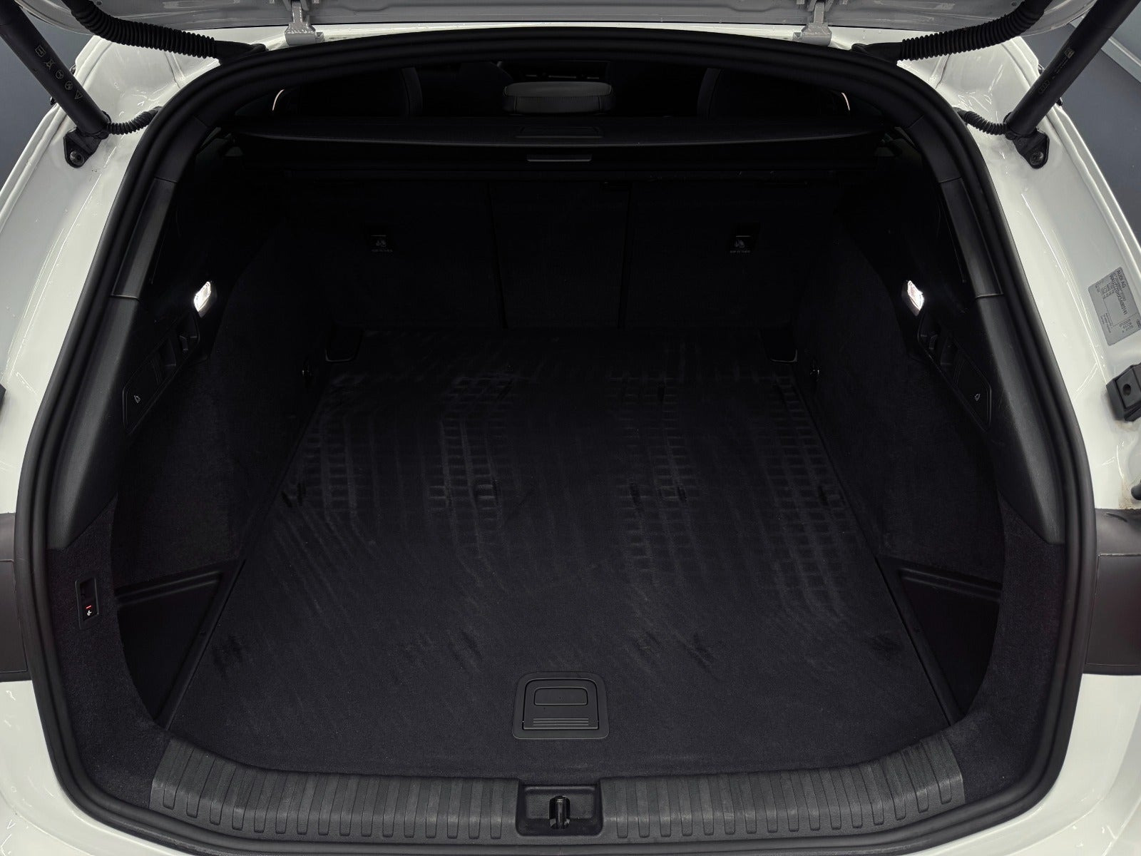 Hvid Audi A6 e-tron fra 2025