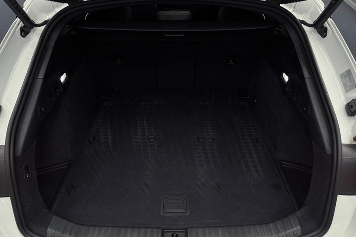 Hvid Audi A6 e-tron fra 2025