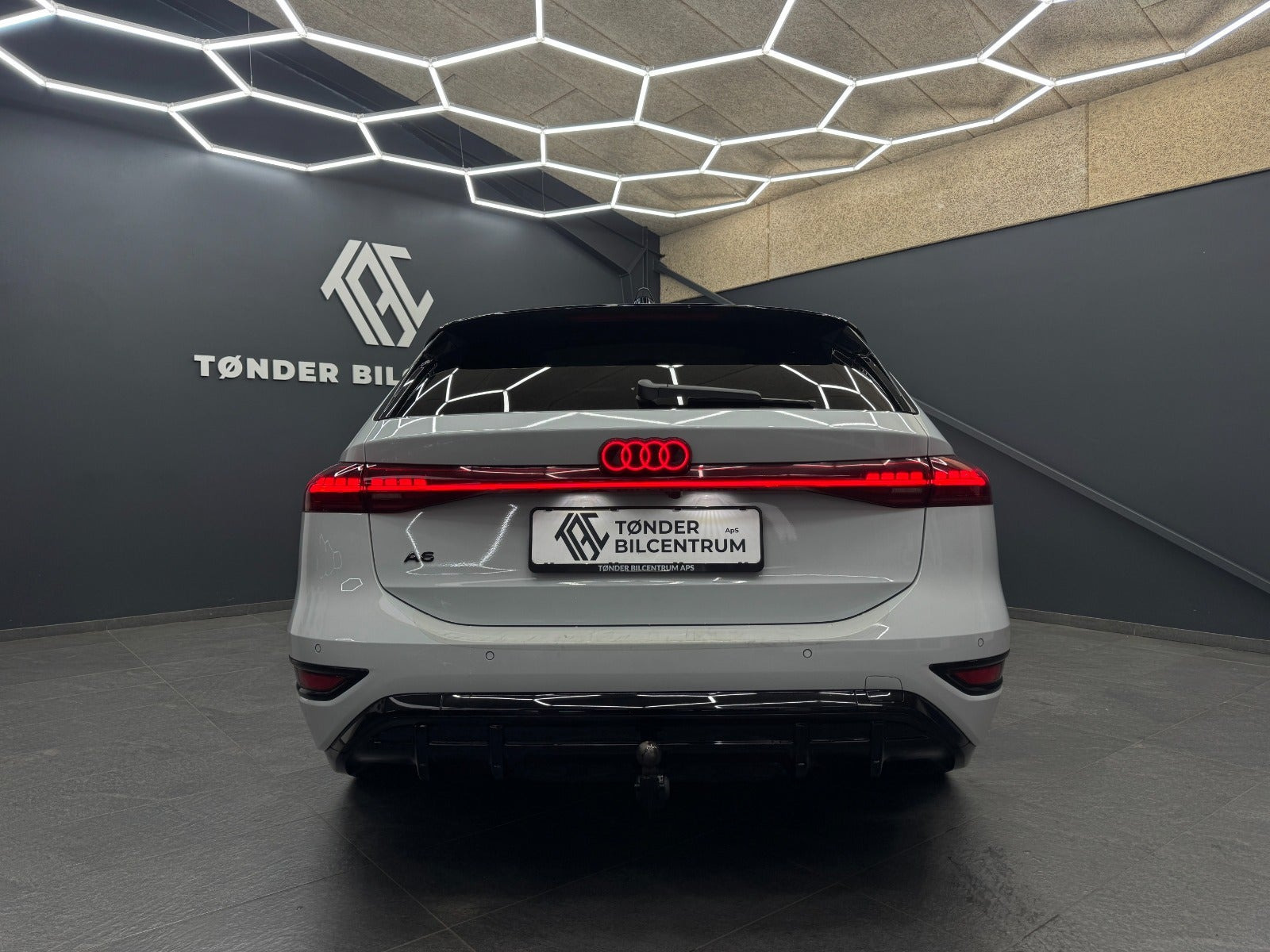 Hvid Audi A6 e-tron fra 2025