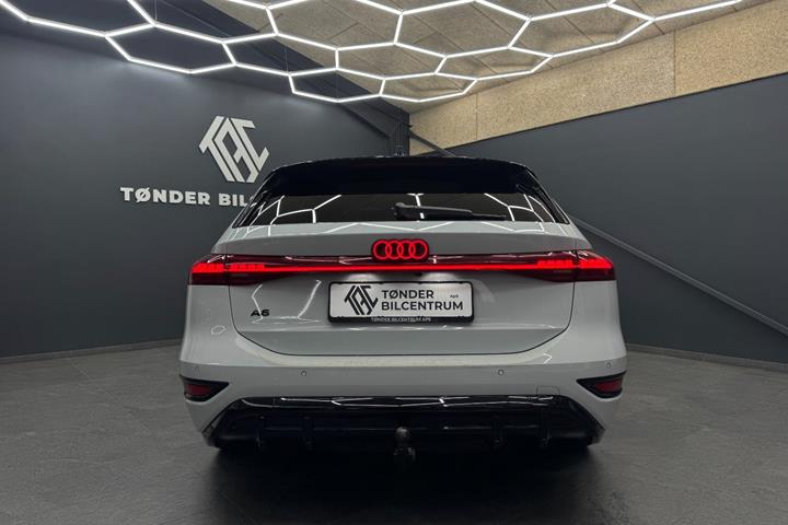 Hvid Audi A6 e-tron fra 2025