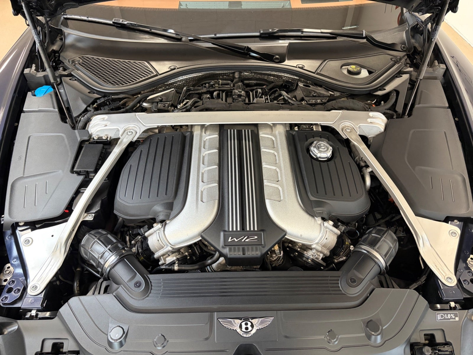 Blå Bentley Continental GT fra 2020