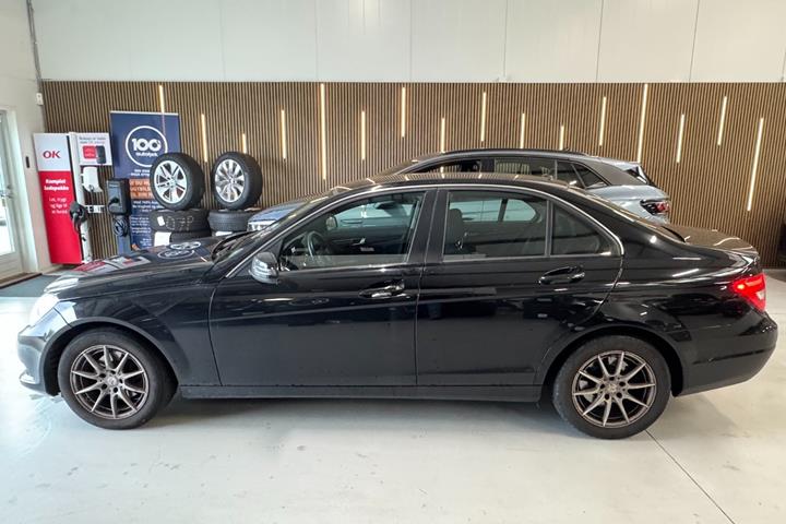 Sort Mercedes C220 fra 2013
