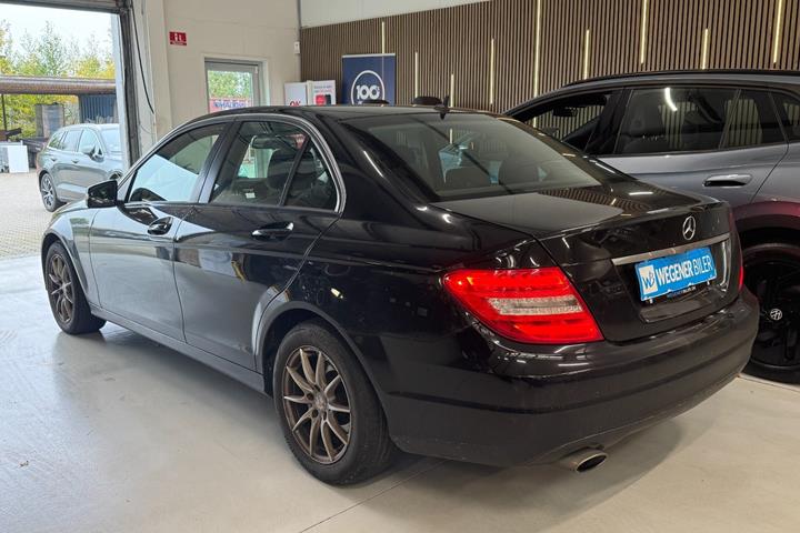 Sort Mercedes C220 fra 2013