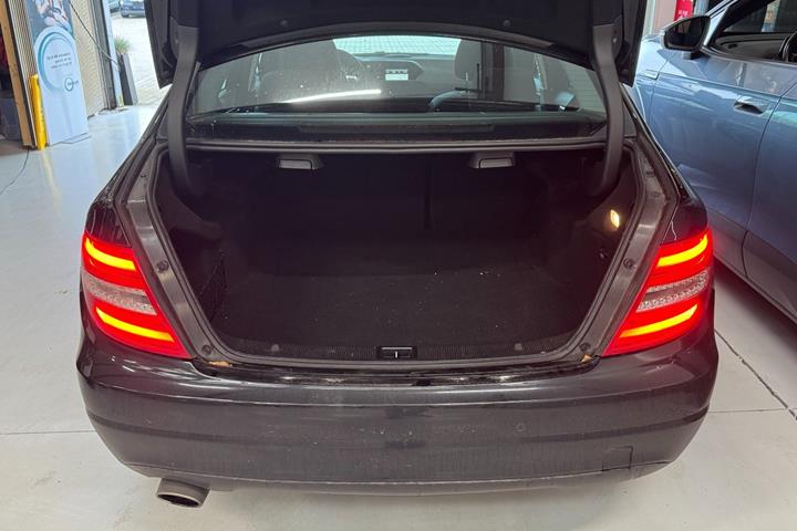 Sort Mercedes C220 fra 2013