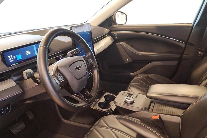 Rød Ford Mustang Mach-E fra 2021