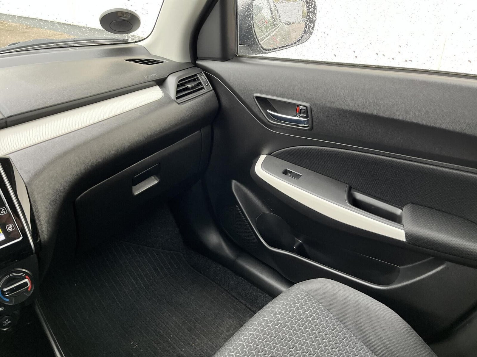 Grå Suzuki Swift fra 2023