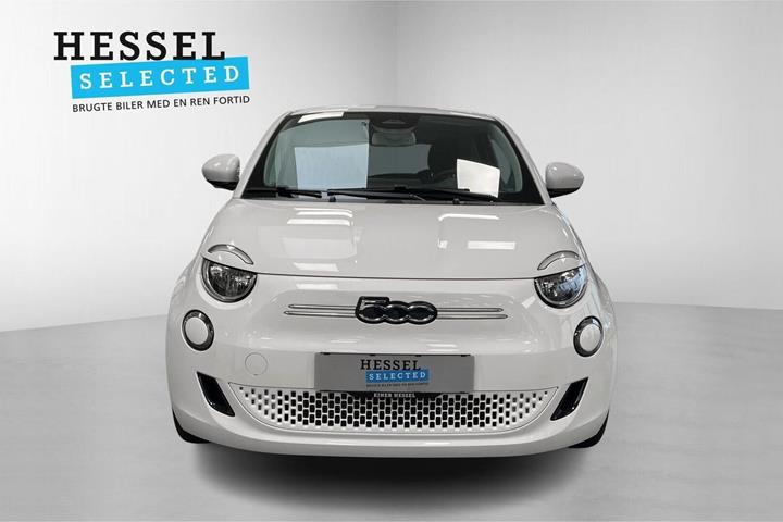 Rød Fiat 500e fra 2023