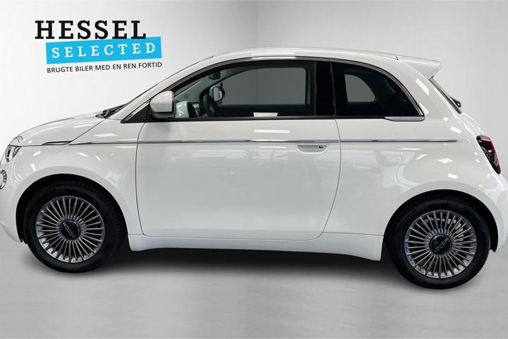 Rød Fiat 500e fra 2023
