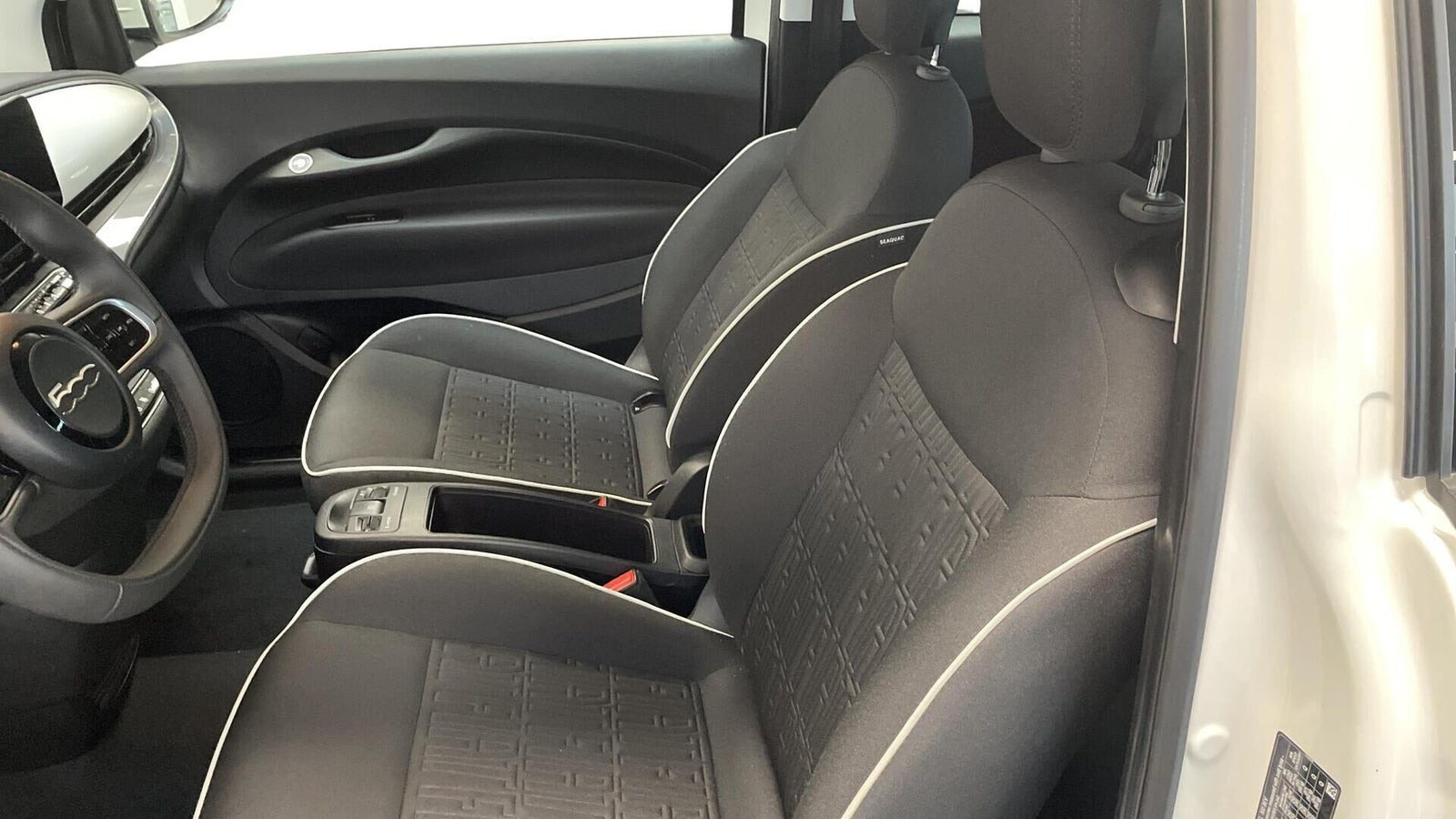 Rød Fiat 500e fra 2023