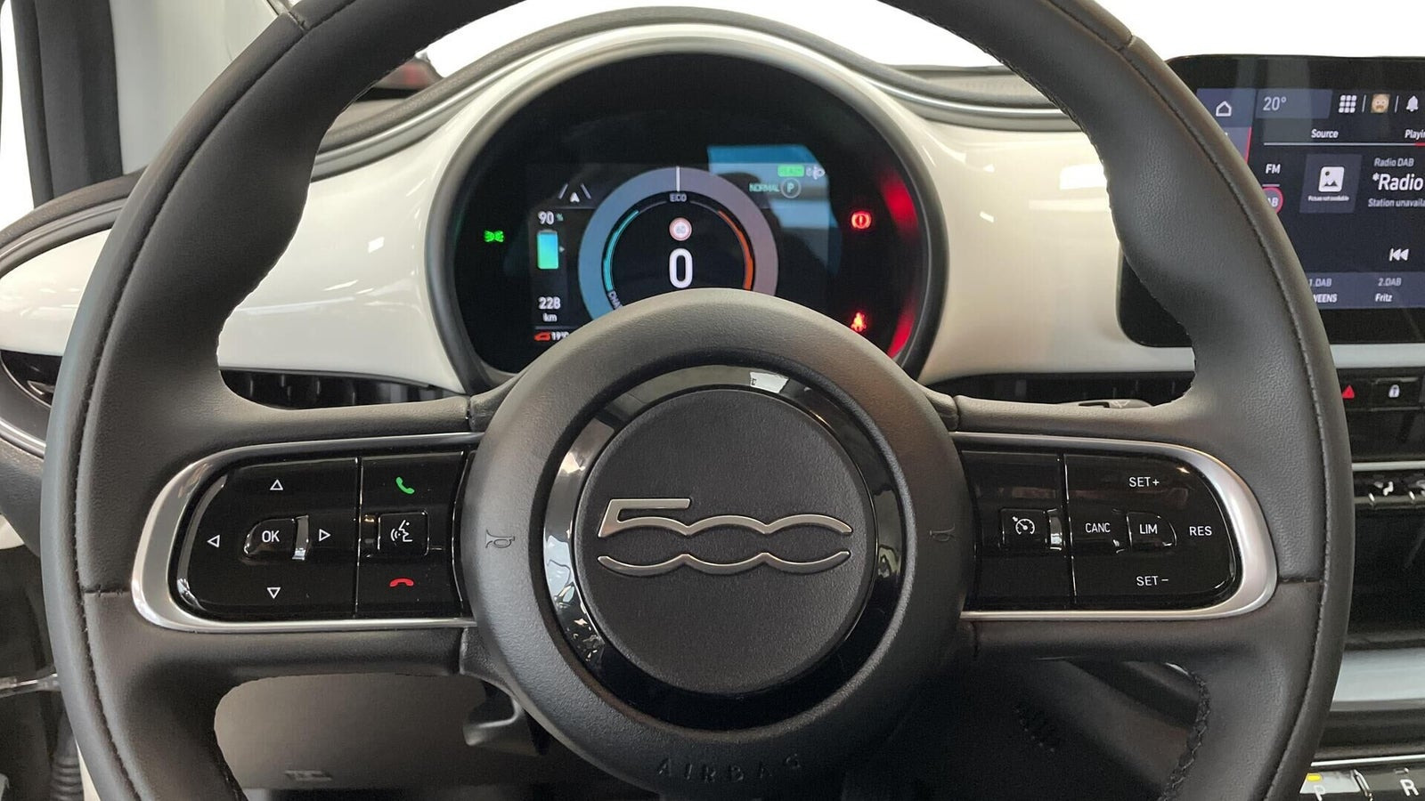 Rød Fiat 500e fra 2023
