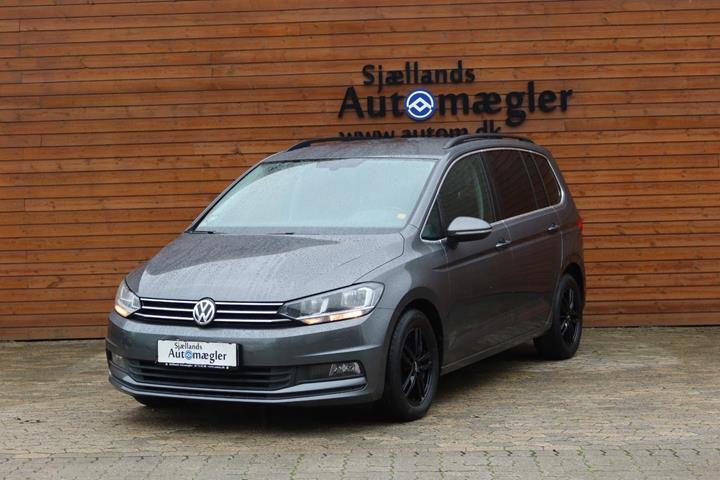 Grå VW Touran fra 2018