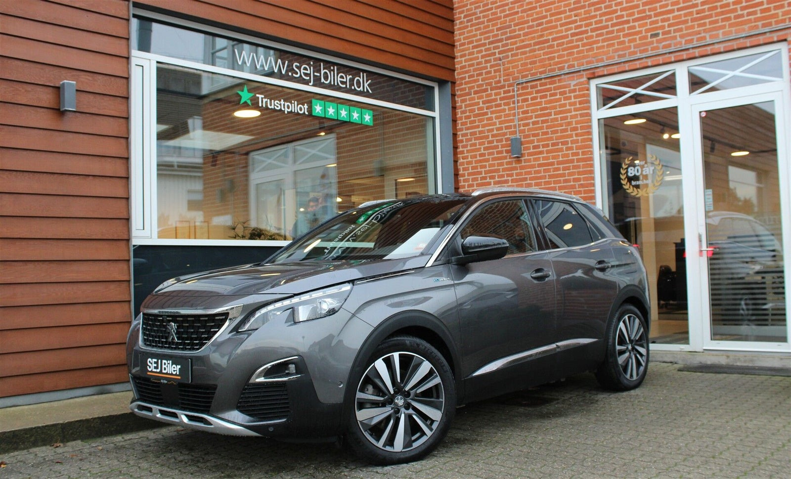 Grå Peugeot 3008 fra 2020