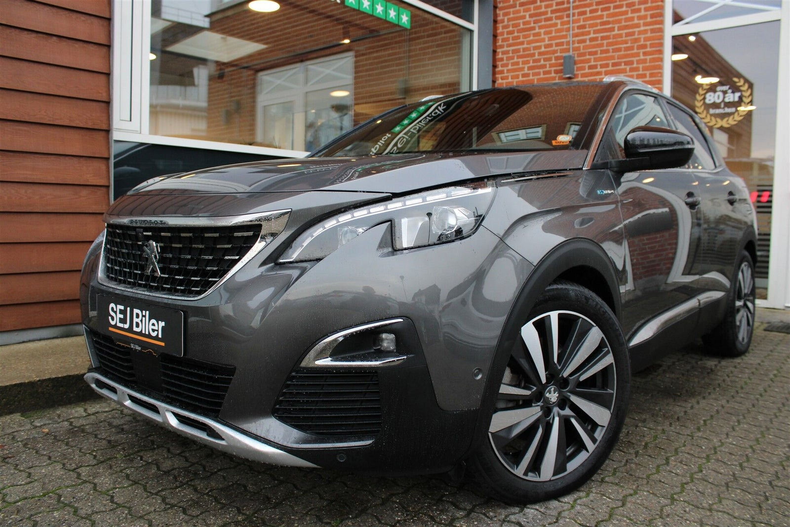 Grå Peugeot 3008 fra 2020