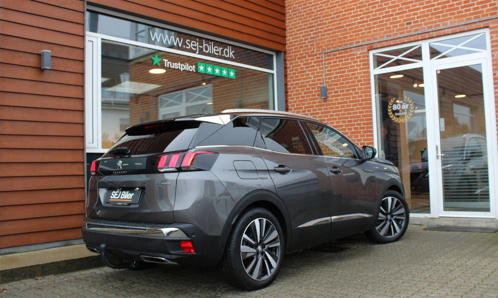 Grå Peugeot 3008 fra 2020