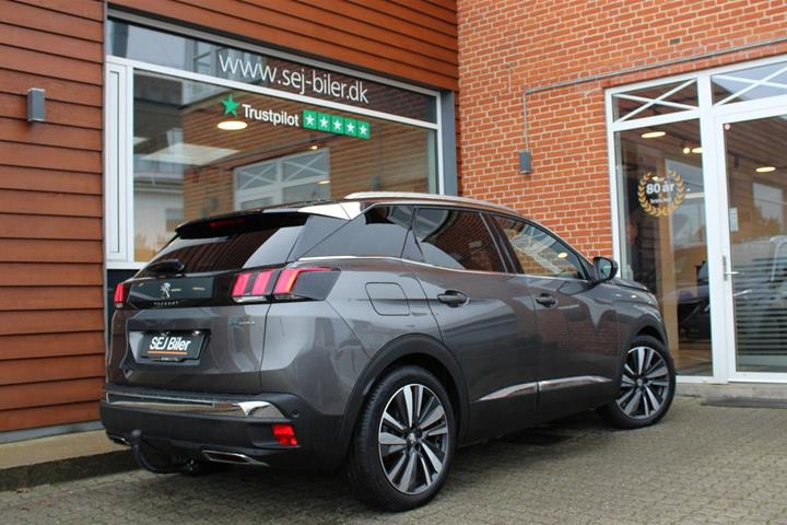 Grå Peugeot 3008 fra 2020