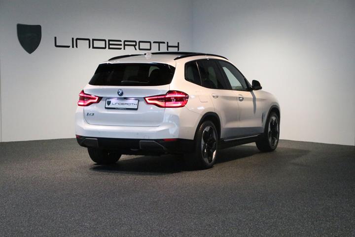 Hvid BMW iX3 fra 2021