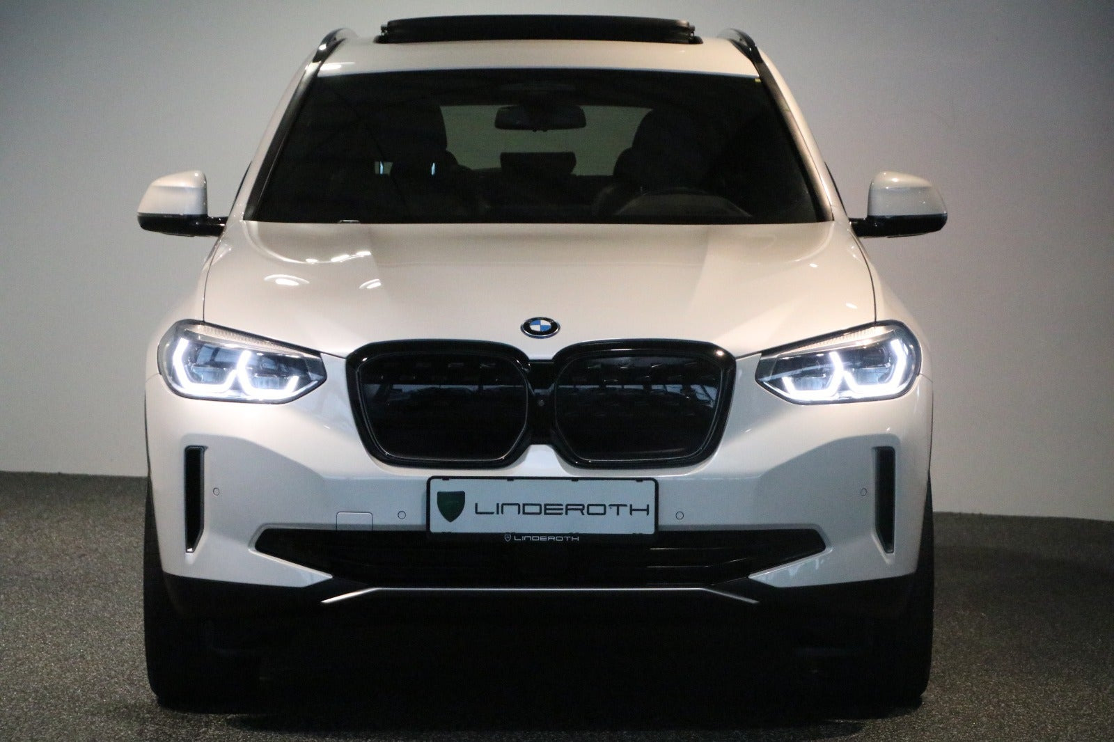 Hvid BMW iX3 fra 2021