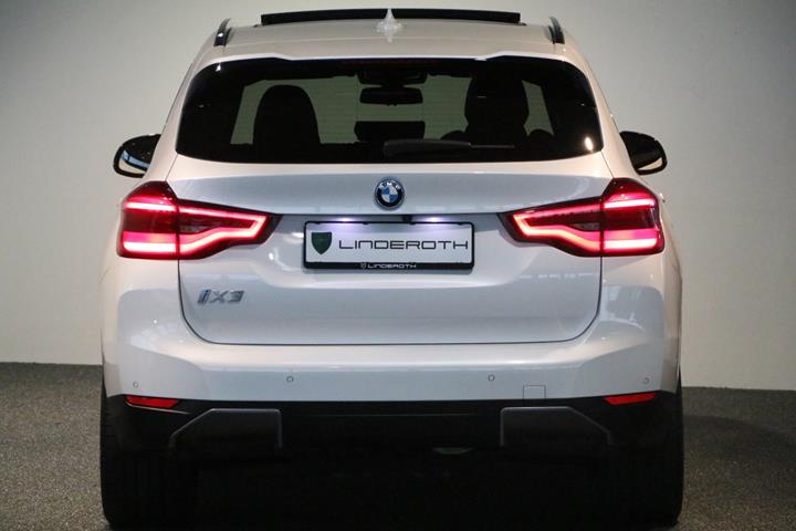 Hvid BMW iX3 fra 2021