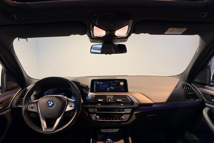 Hvid BMW iX3 fra 2021