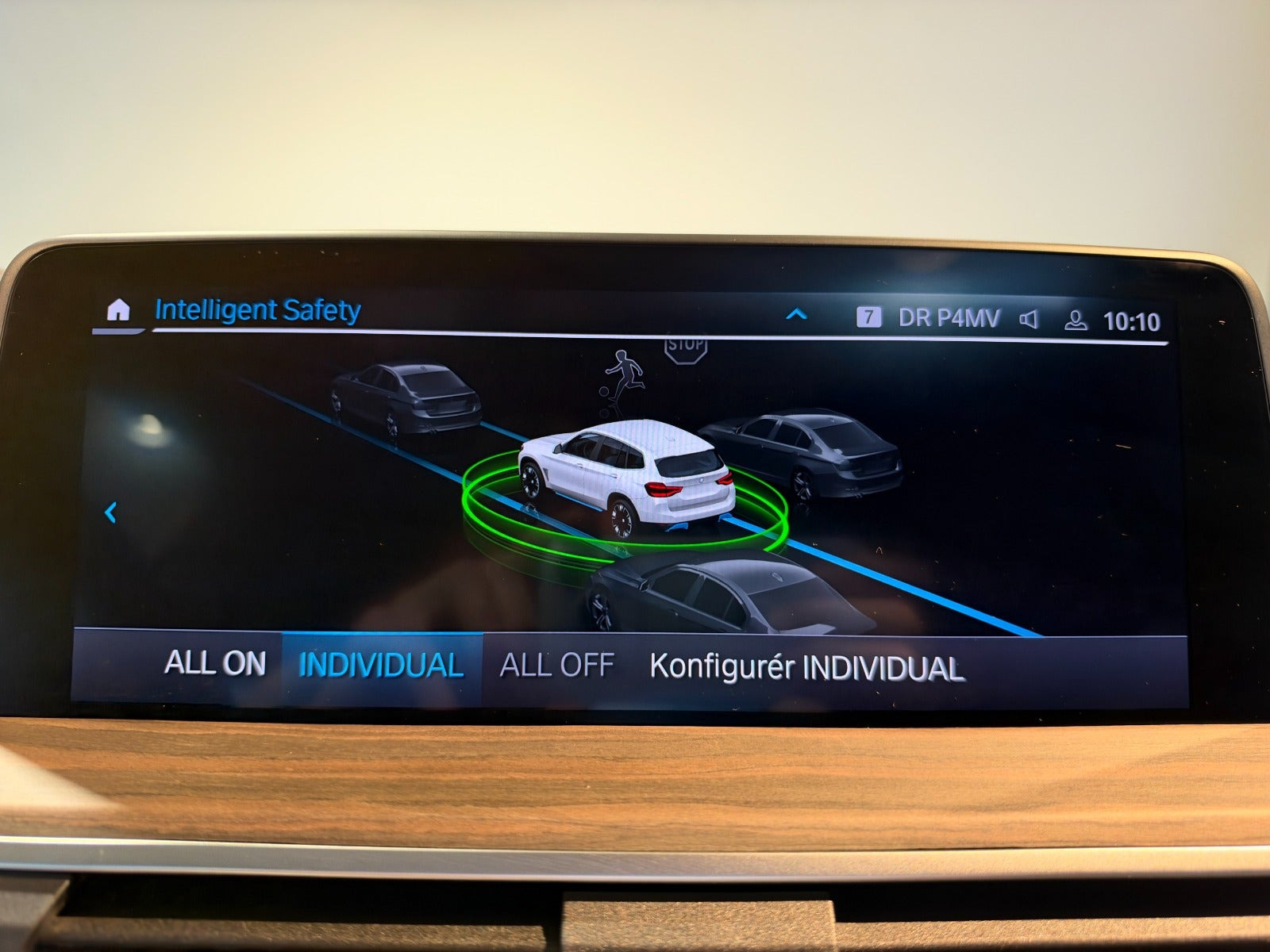 Hvid BMW iX3 fra 2021