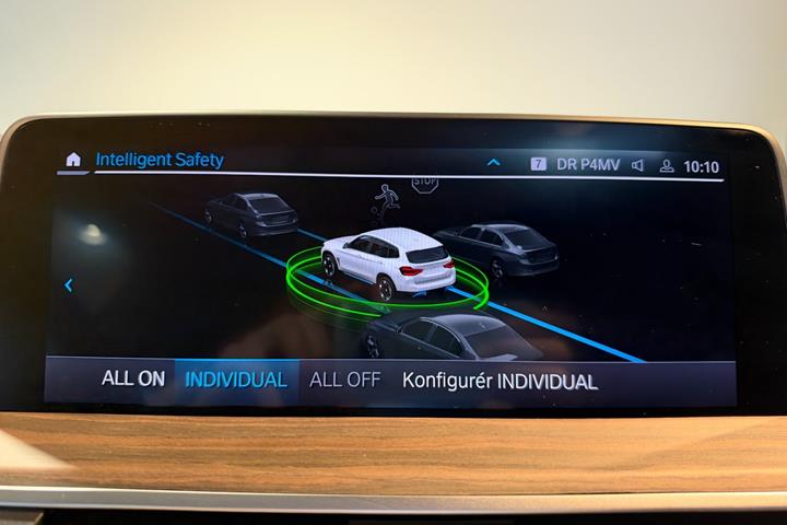 Hvid BMW iX3 fra 2021