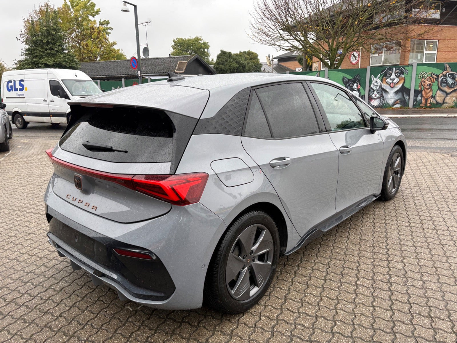 Rød Cupra Born fra 2023