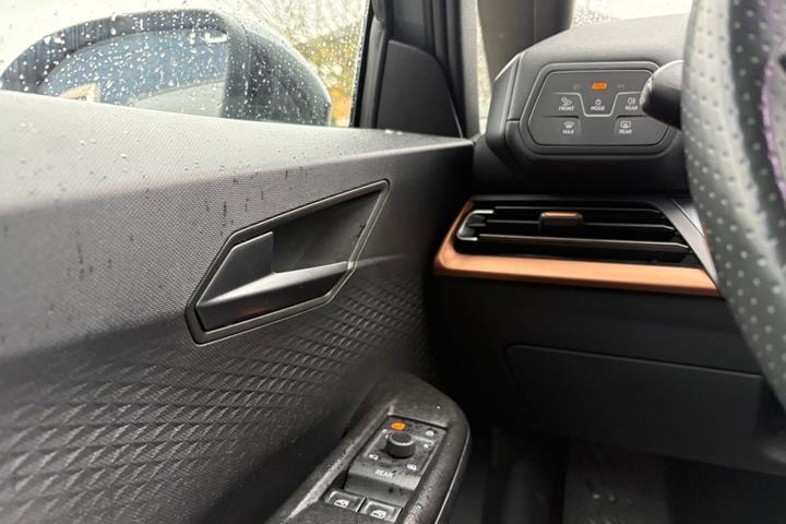 Rød Cupra Born fra 2023