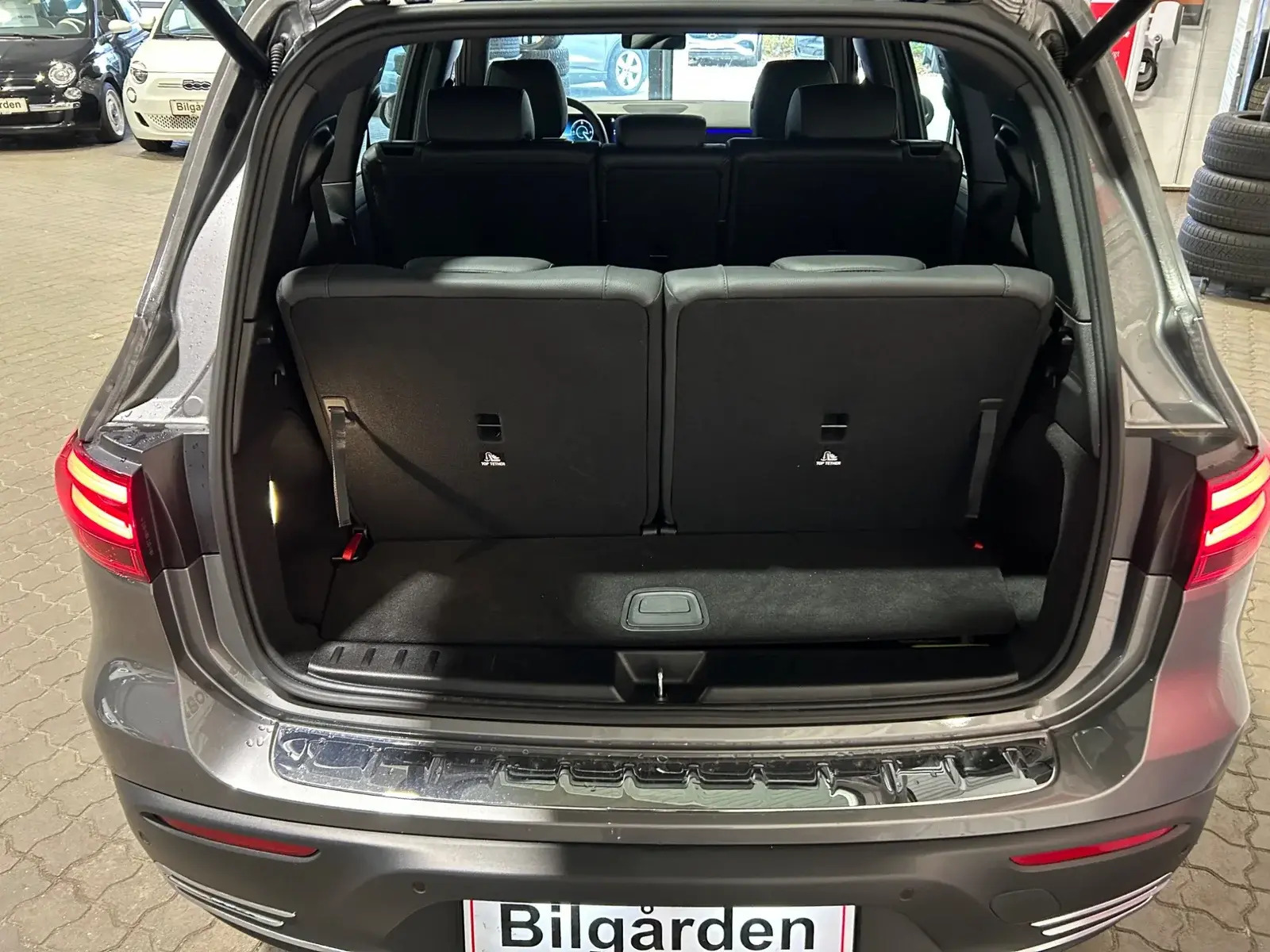 Grå Mercedes EQB250+ fra 2025