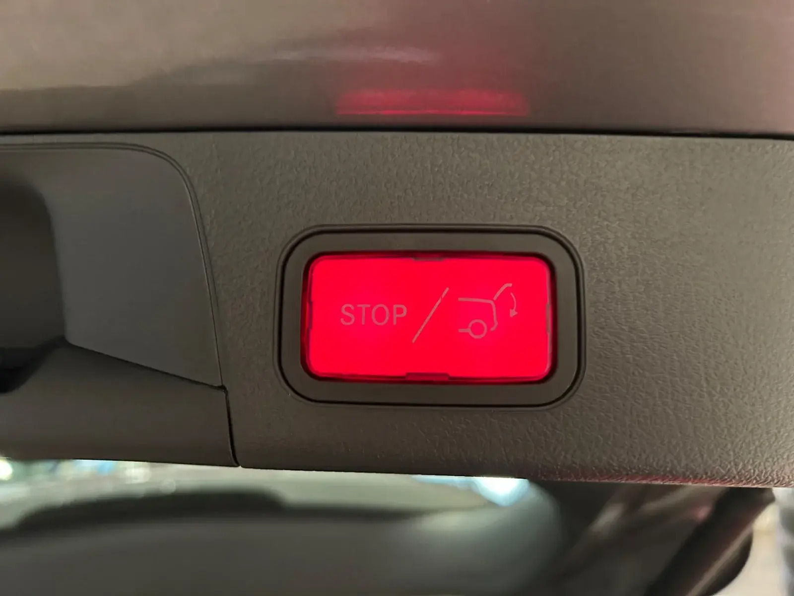 Grå Mercedes EQB250+ fra 2025