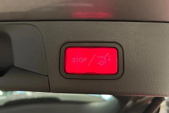 Grå Mercedes EQB250+ fra 2025