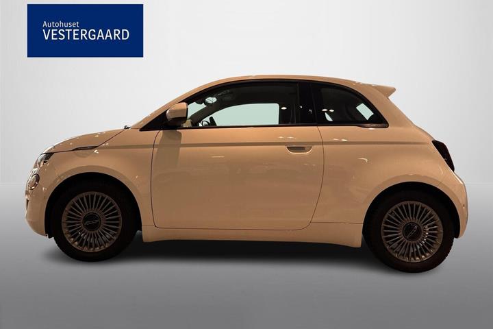Hvid Fiat 500e fra 2023
