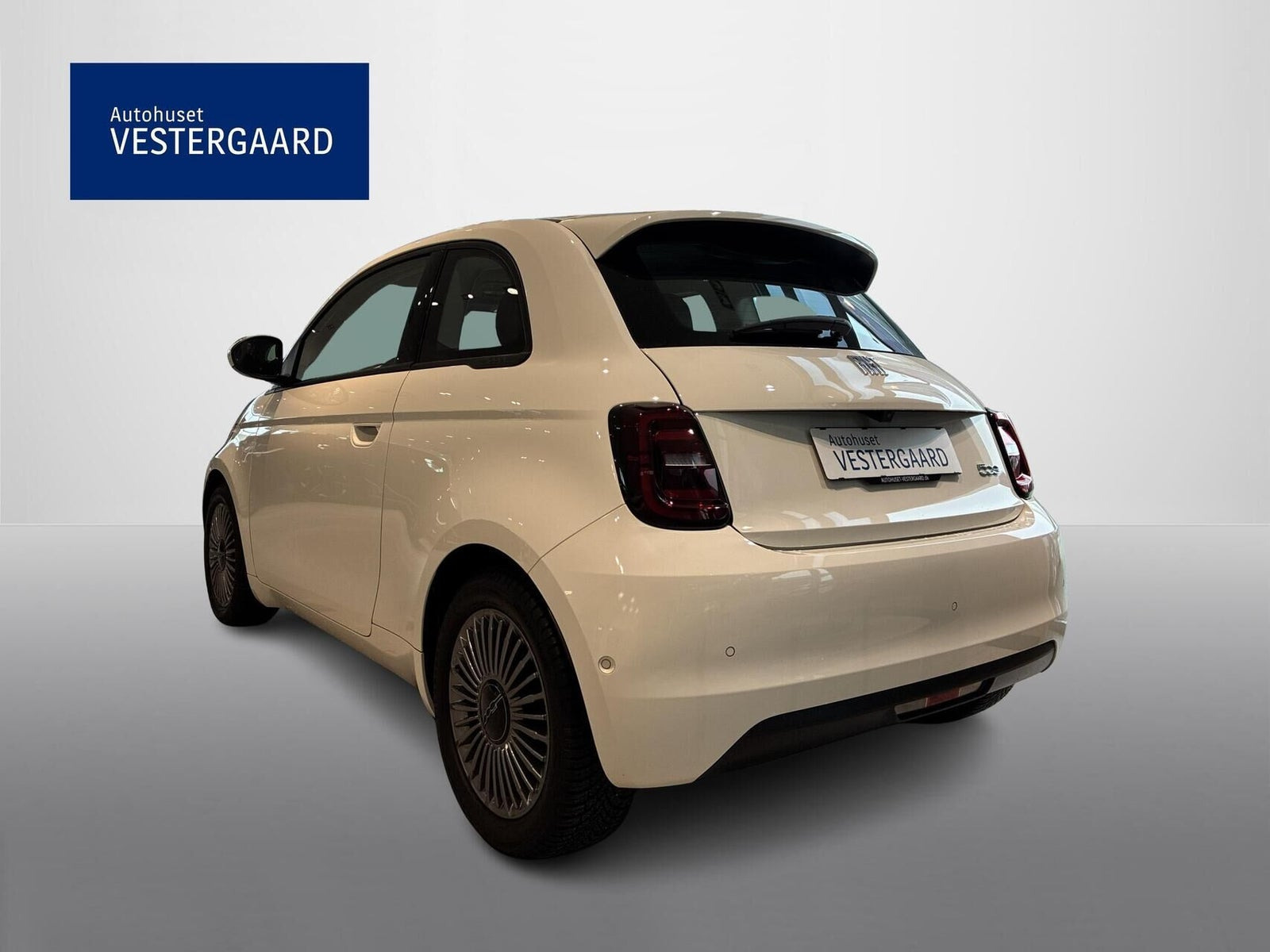 Hvid Fiat 500e fra 2023