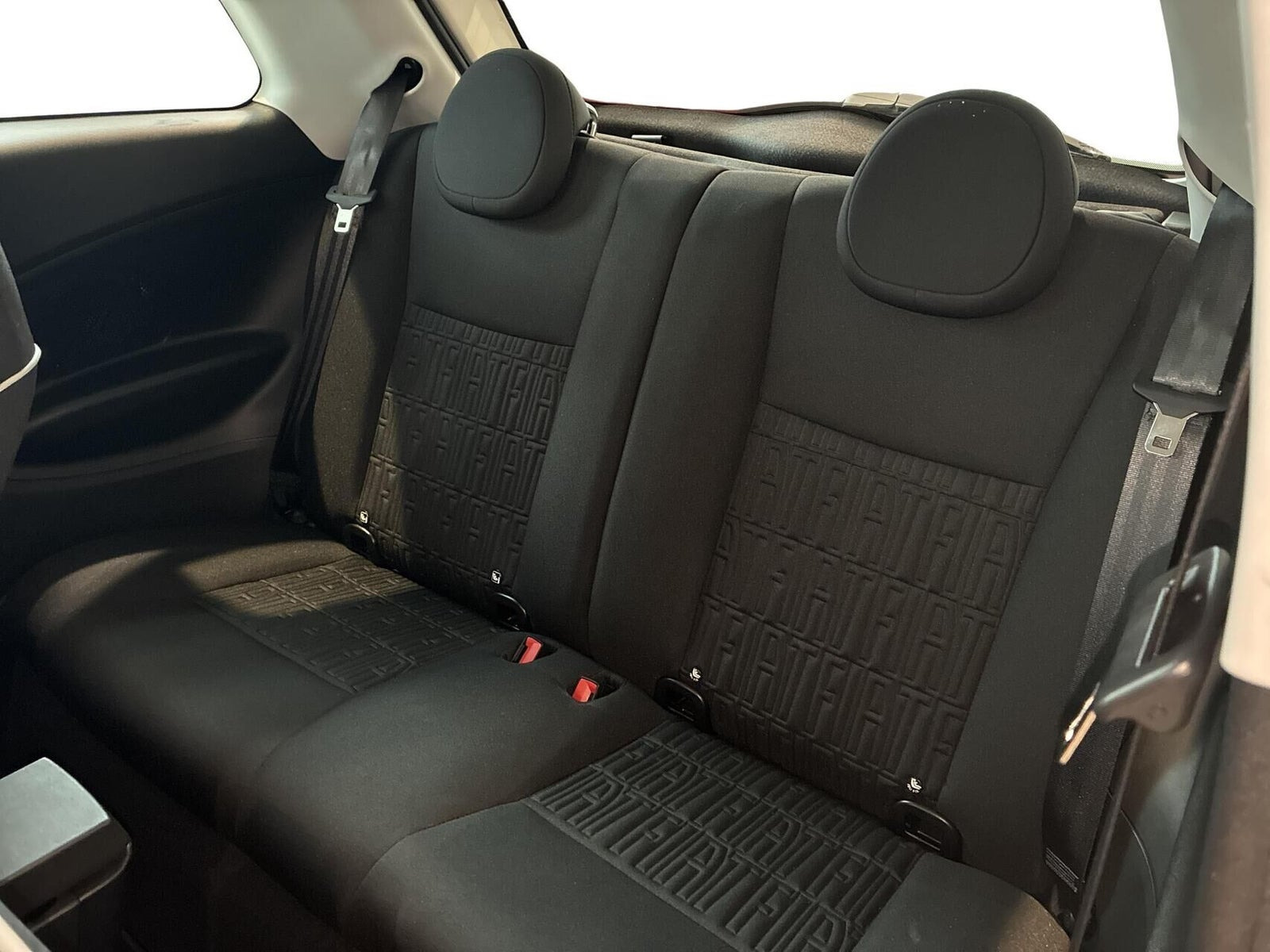 Hvid Fiat 500e fra 2023