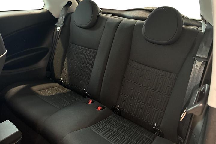 Hvid Fiat 500e fra 2023