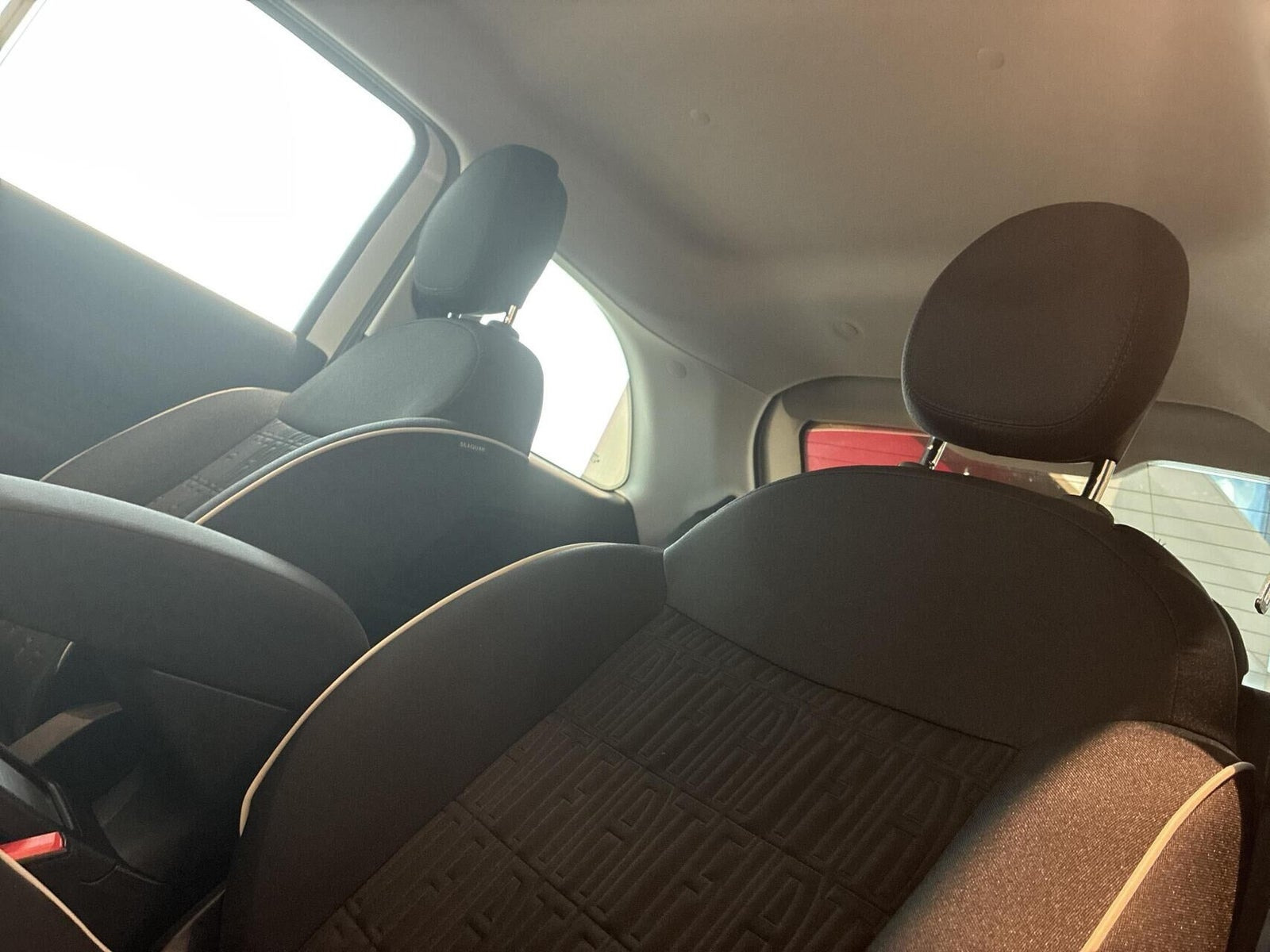 Hvid Fiat 500e fra 2023