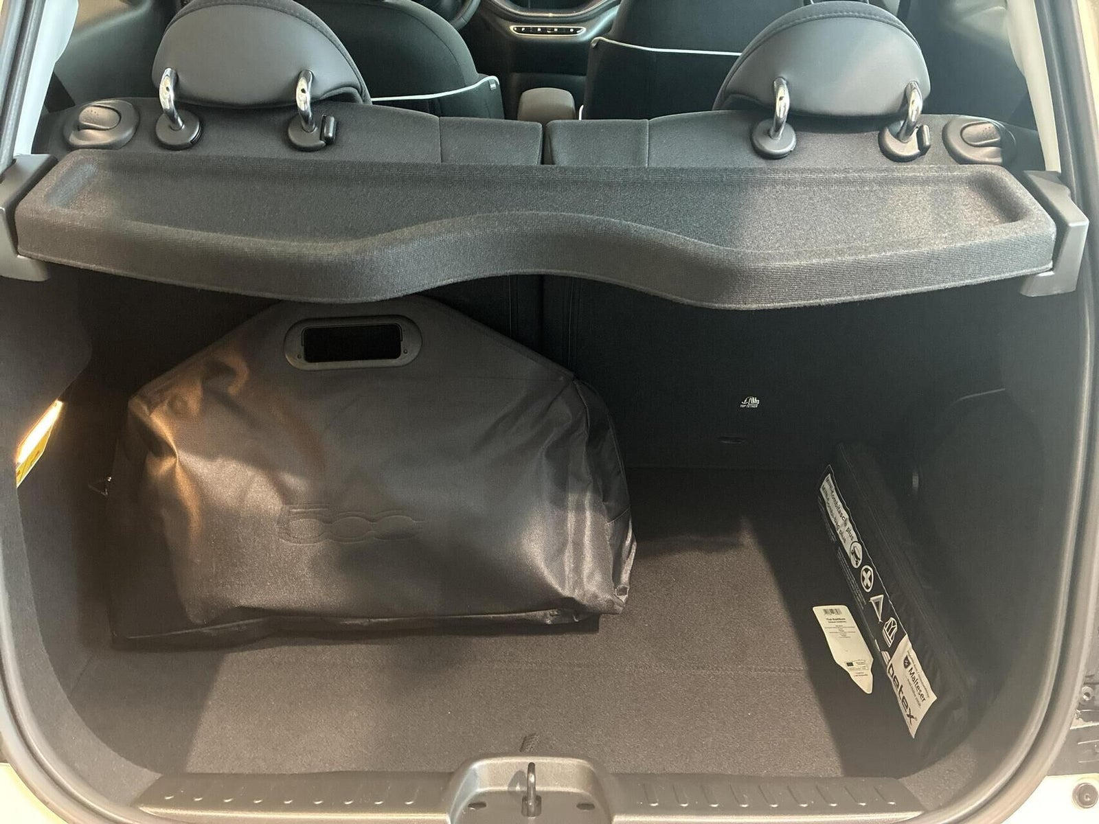 Hvid Fiat 500e fra 2023