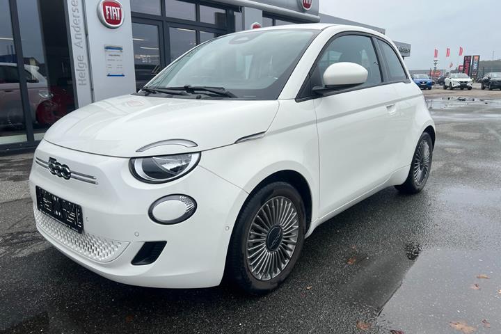 Hvid Fiat 500e fra 2024