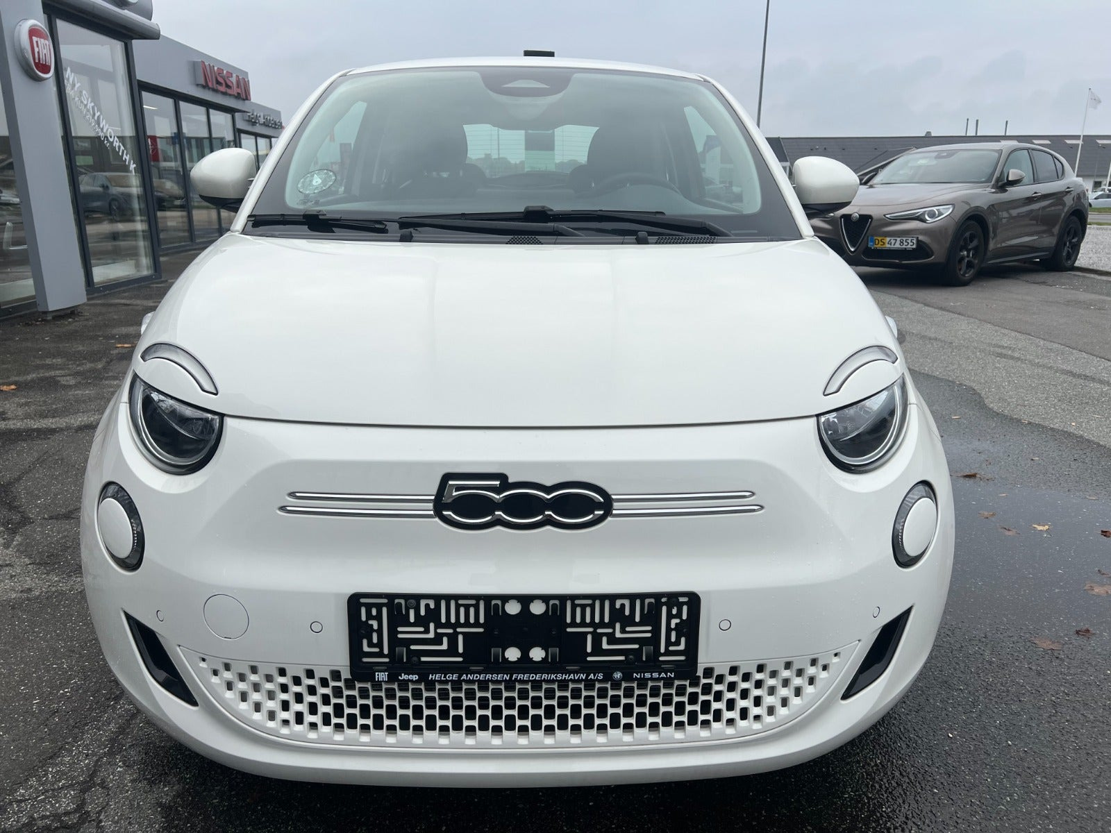 Hvid Fiat 500e fra 2024
