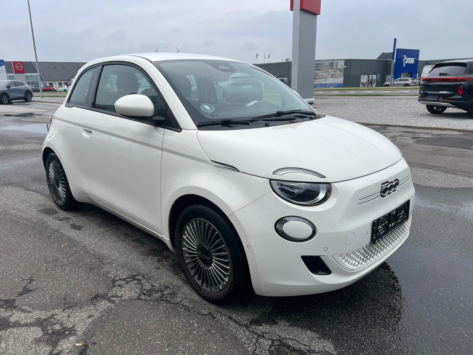 Hvid Fiat 500e fra 2024