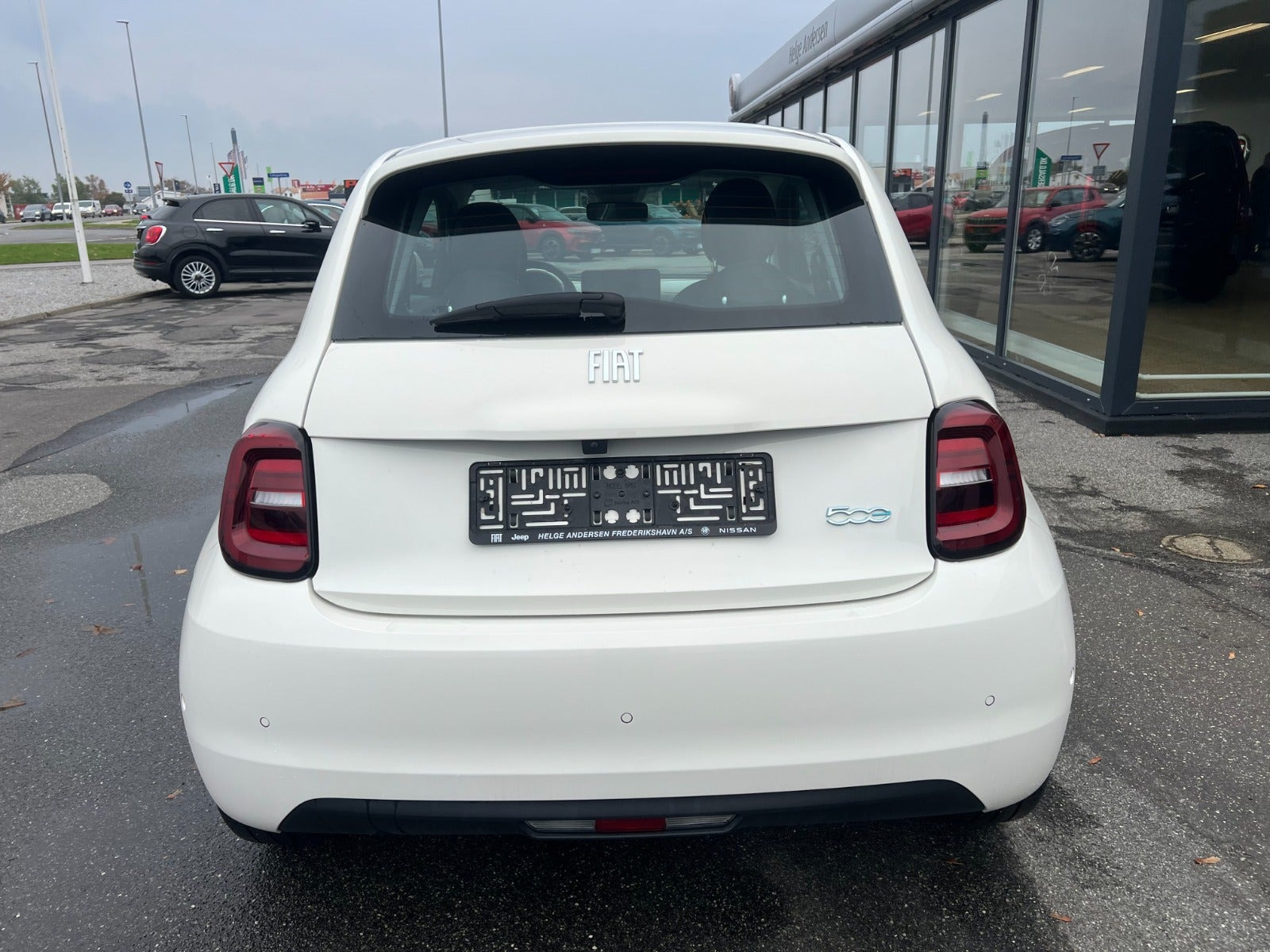 Hvid Fiat 500e fra 2024
