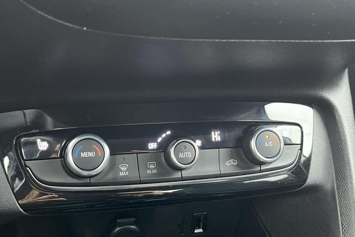 Hvid Opel Corsa-e fra 2024
