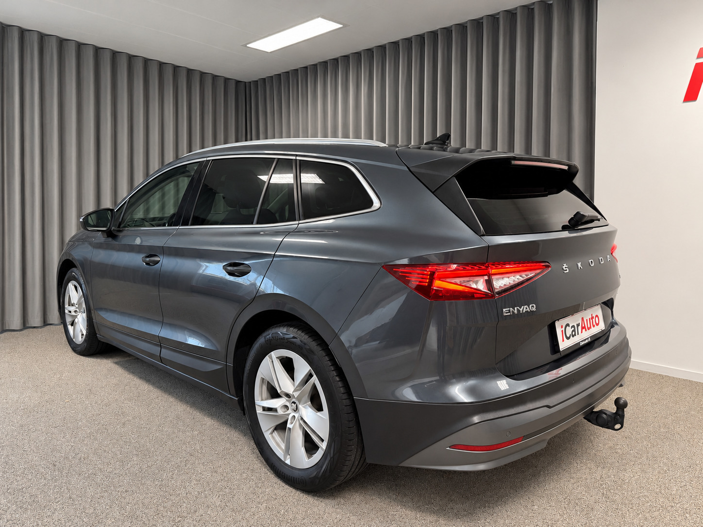 Grå Skoda Enyaq fra 2022