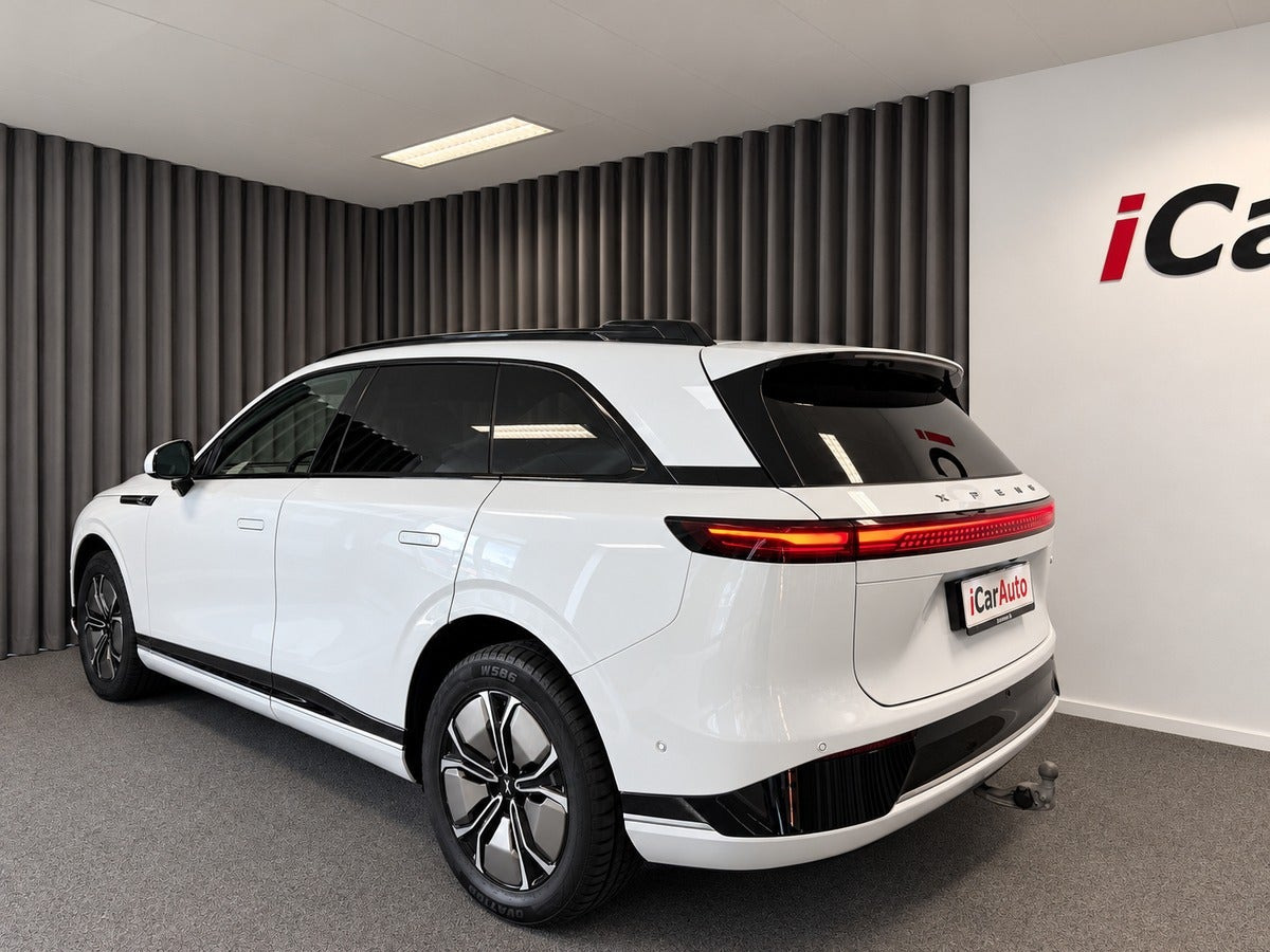 Hvid Xpeng G9 fra 2023