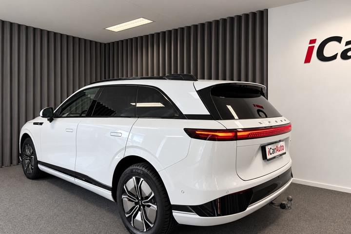 Hvid Xpeng G9 fra 2023