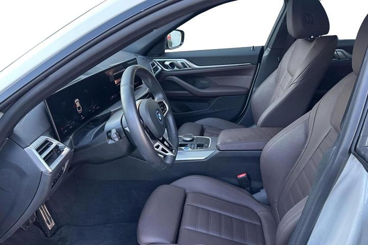 Hvid BMW i4 fra 2025