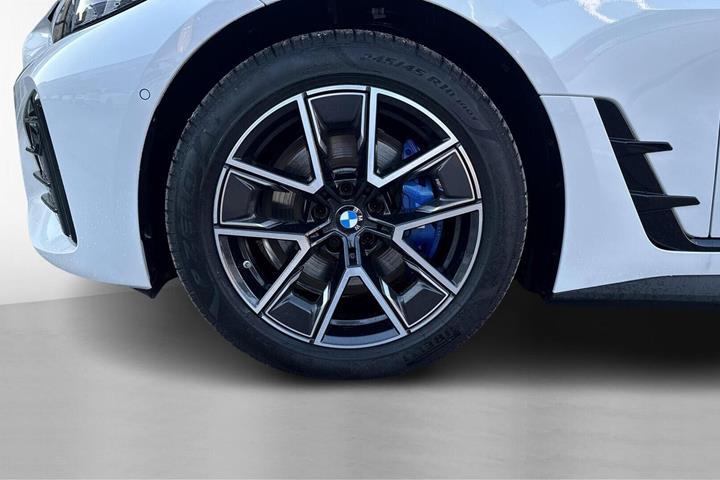 Hvid BMW i4 fra 2025